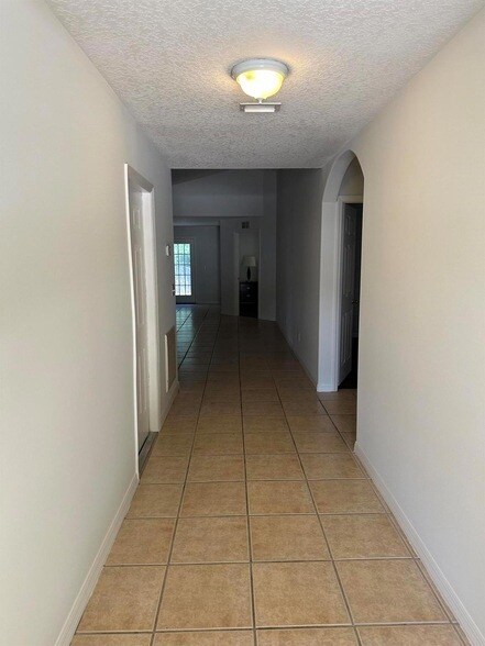 Foto del edificio - 6076 7th St