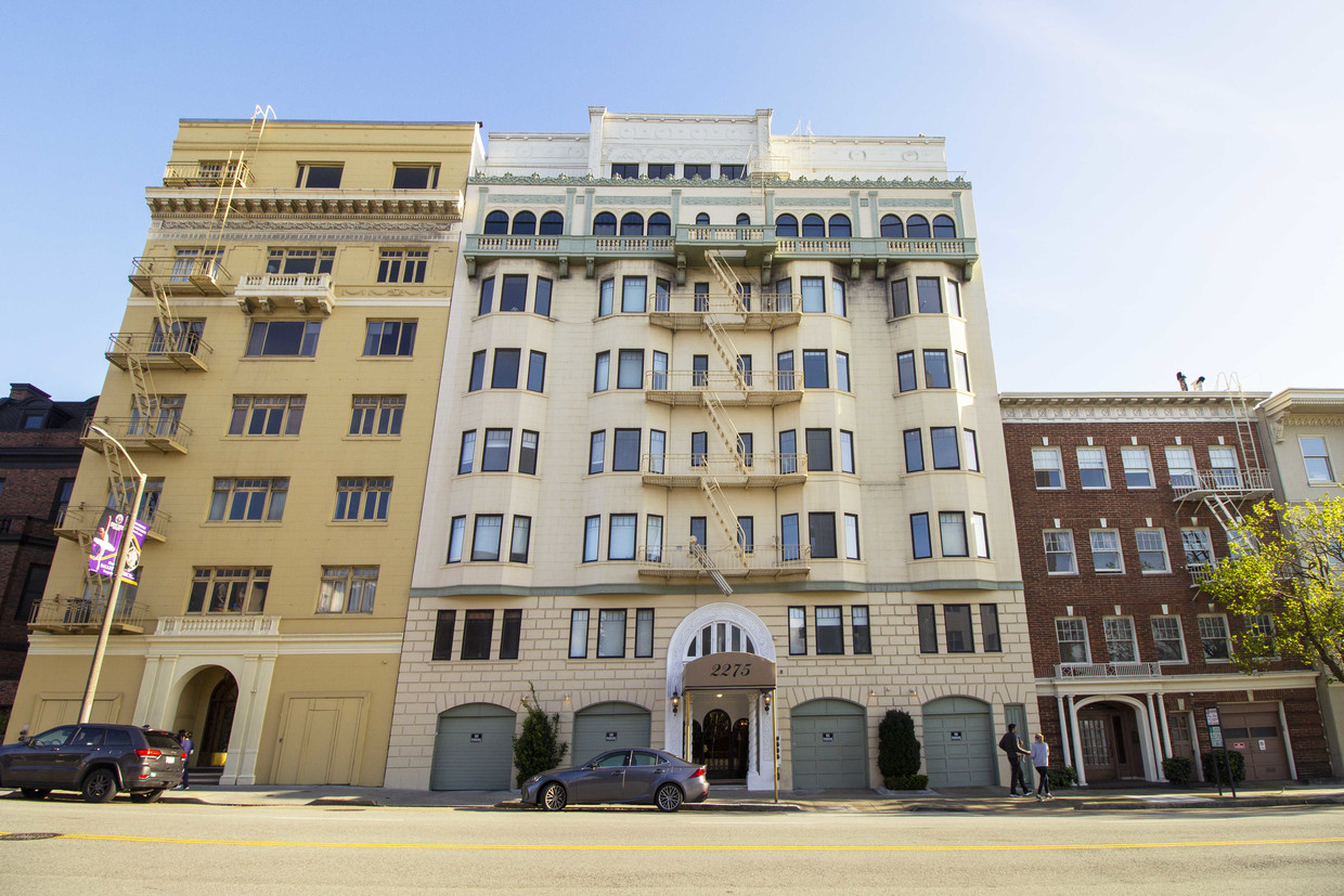 Primary Photo - 2275 Broadway St