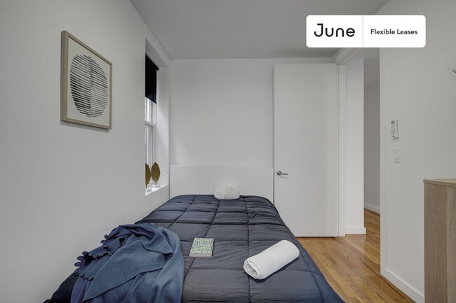 Building Photo - Delightful ROOM at The Woodbine House