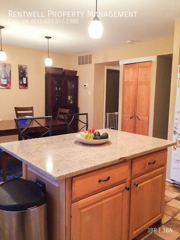 Foto del edificio - 3 Bed, 2.5 bath 308 Birch Dr, Lafayette Hi...