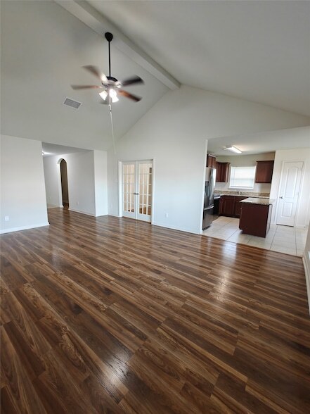 Foto del edificio - 2105 Old Harbor Way