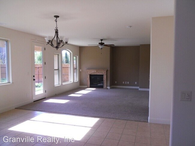 Building Photo - 4 br, 3 bath House - 1207 E. Via Verde Dr.