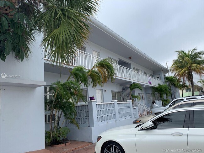 Foto del edificio - 8545 Harding Ave