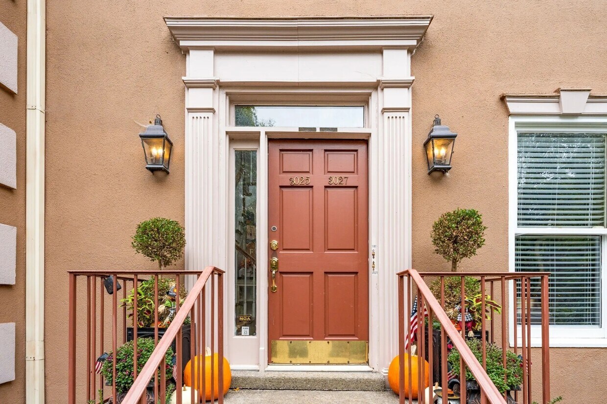 Foto principal - 3025 Woodlawn Dr