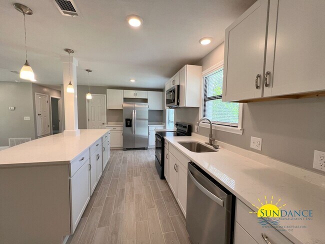Building Photo - Inviting 3 Bedroom Home in Crestview Near Downtown & I-10!