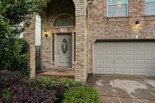 Building Photo - 7630 N Linpar Ct