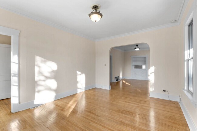 Building Photo - Beautiful Home in the Garland District