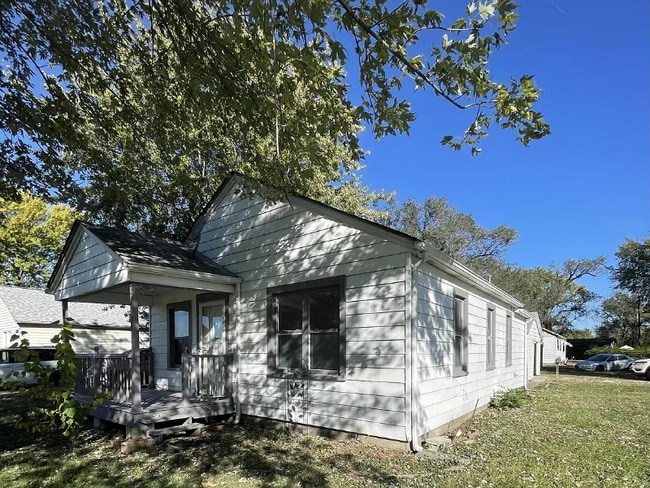 Building Photo - 15 Denovian Ct