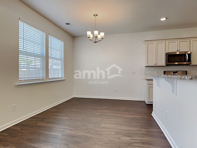 Building Photo - 626 Redbud Ln