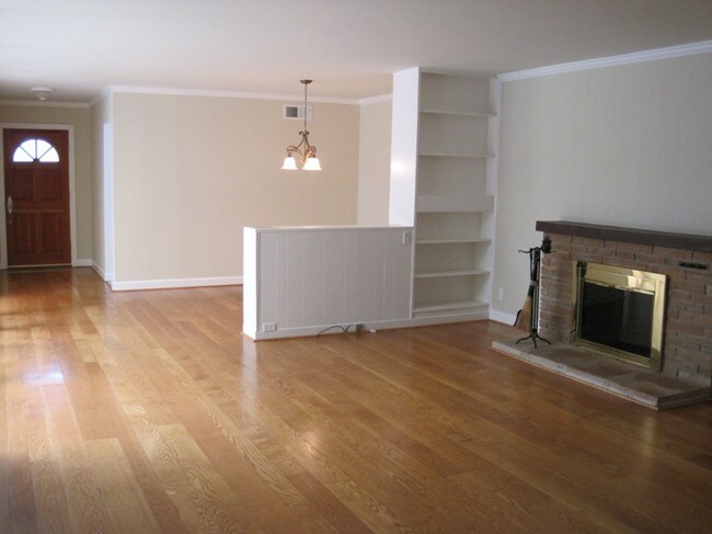 Building Photo - 1825 Chestnut St