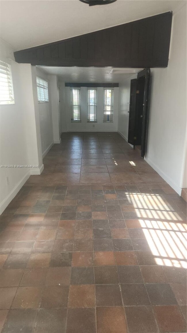 Foto del edificio - 2174 NE 182nd St