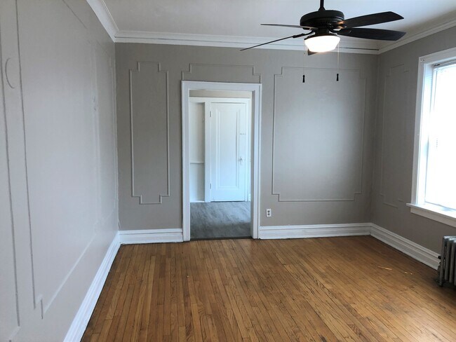 Building Photo - 436 S Maple Ave