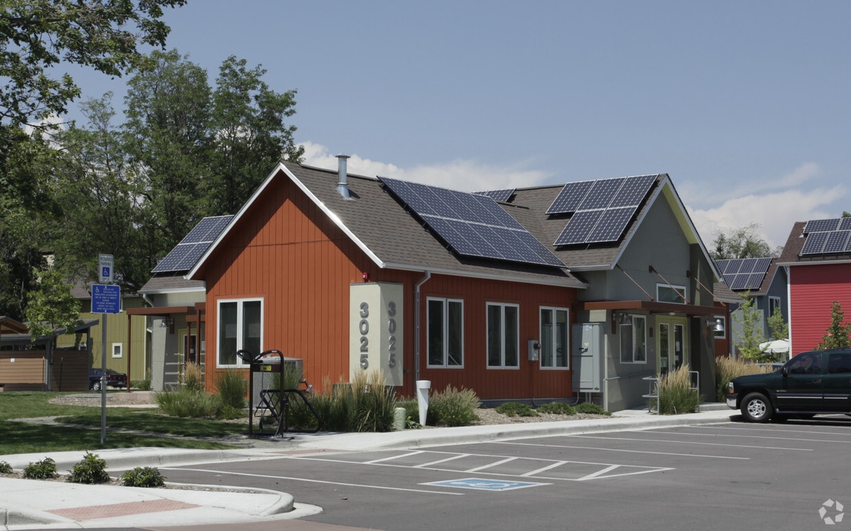 Building Photo - Red Oak Park