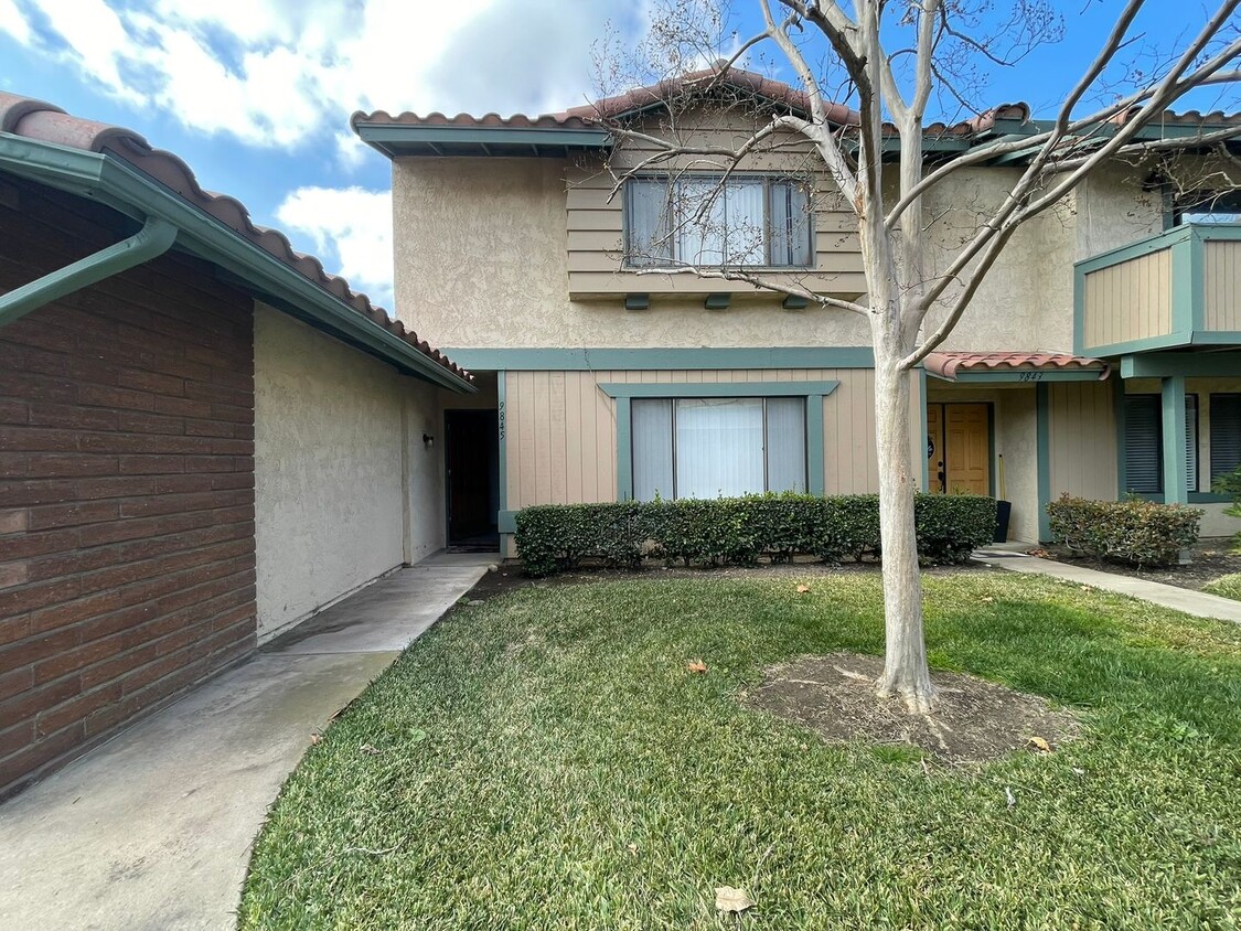 Primary Photo - 2 story Townhouse