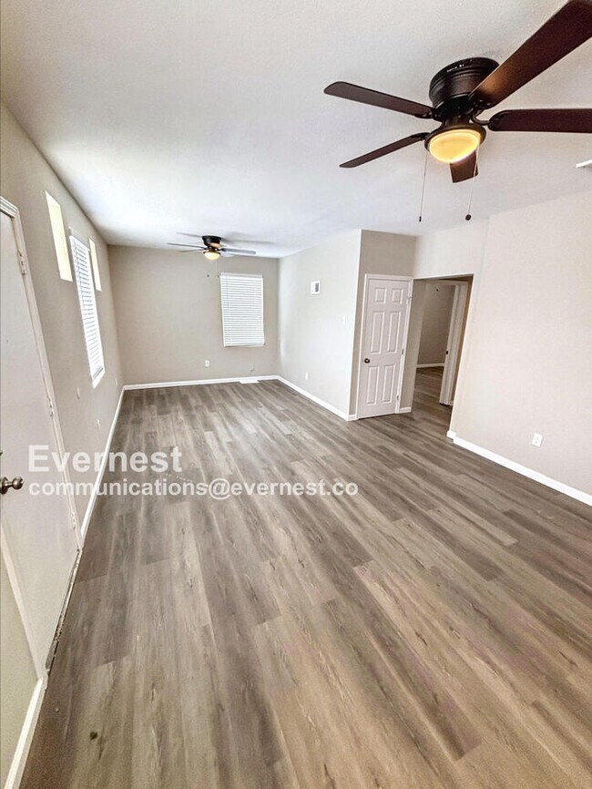 Foto del edificio - 1131 N Florissant Rd
