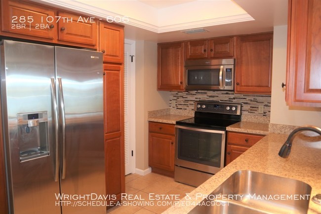 Building Photo - 2/2 Waterfront Condo Living with Views!!
