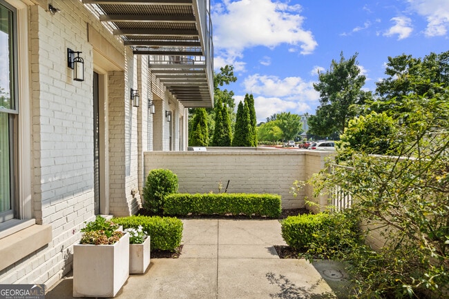 Building Photo - 355 S Esplanade