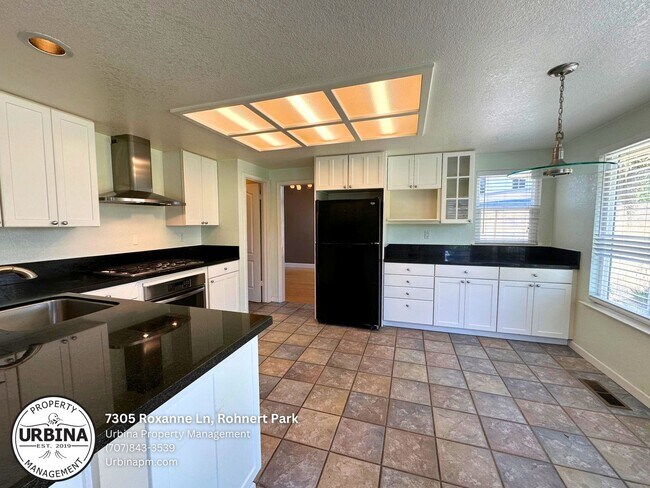 Building Photo - Beautifully Updated 4-Bedroom Home in Prim...
