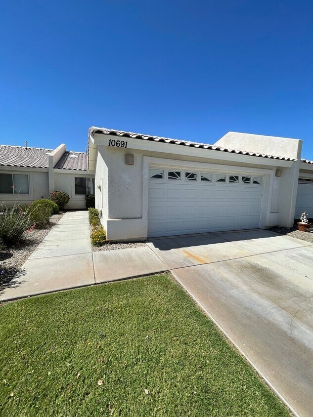 Primary Photo - IMMACULATELY REMODELED TOWNHOUSE W/ DOUBLE...