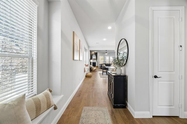 Building Photo - 406 Worthing Way