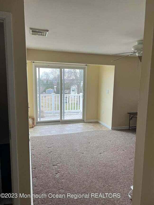 Building Photo - 633 Manetta Dr
