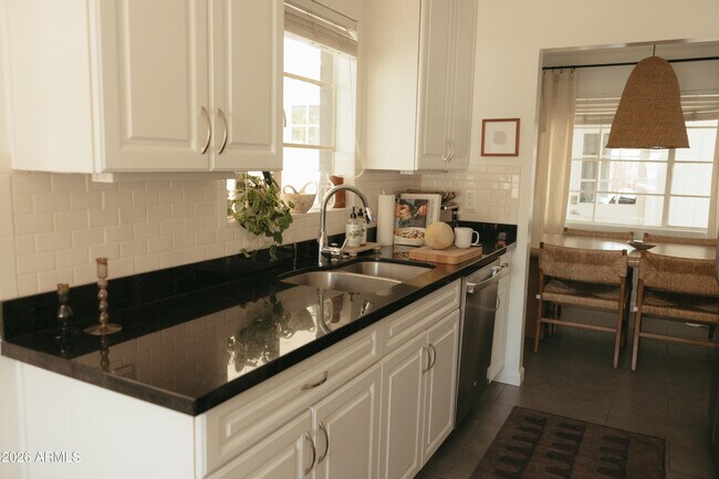 Foto del edificio - 4007 E Heatherbrae Dr