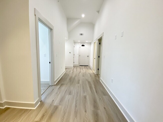 Foto del edificio - One Bedoom w/ Office Space, In the Heart of Old Town Bluffton!