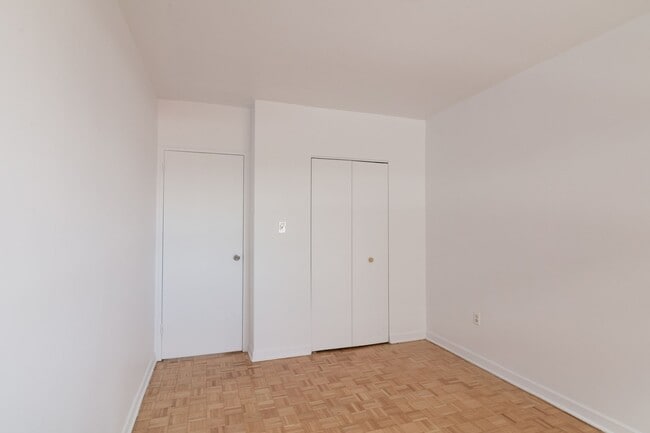 Building Photo - 809 Av. Bloomfield