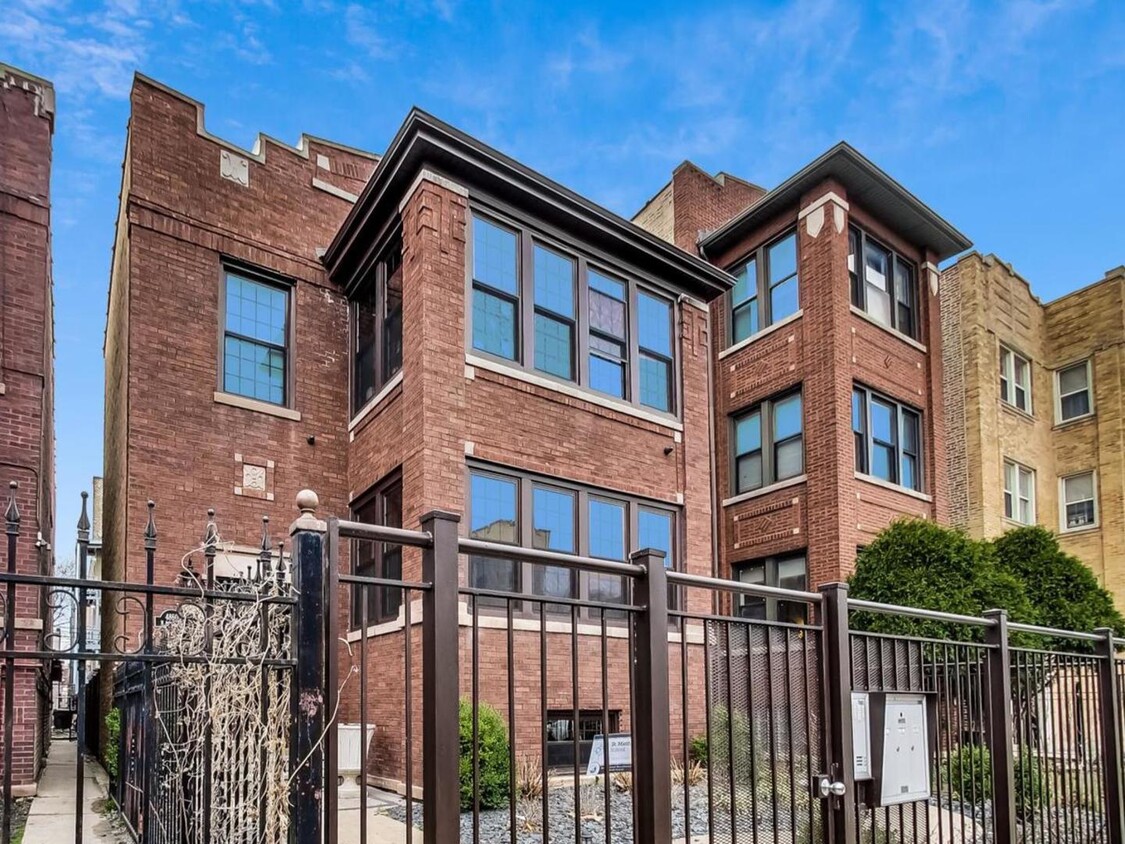 Primary Photo - 4850 N Albany Ave