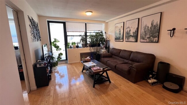 Building Photo - 10-44 47th Ave