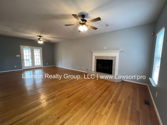 Building Photo - Large 4 Bedroom, 2 1/2 Bath Colonial Style...