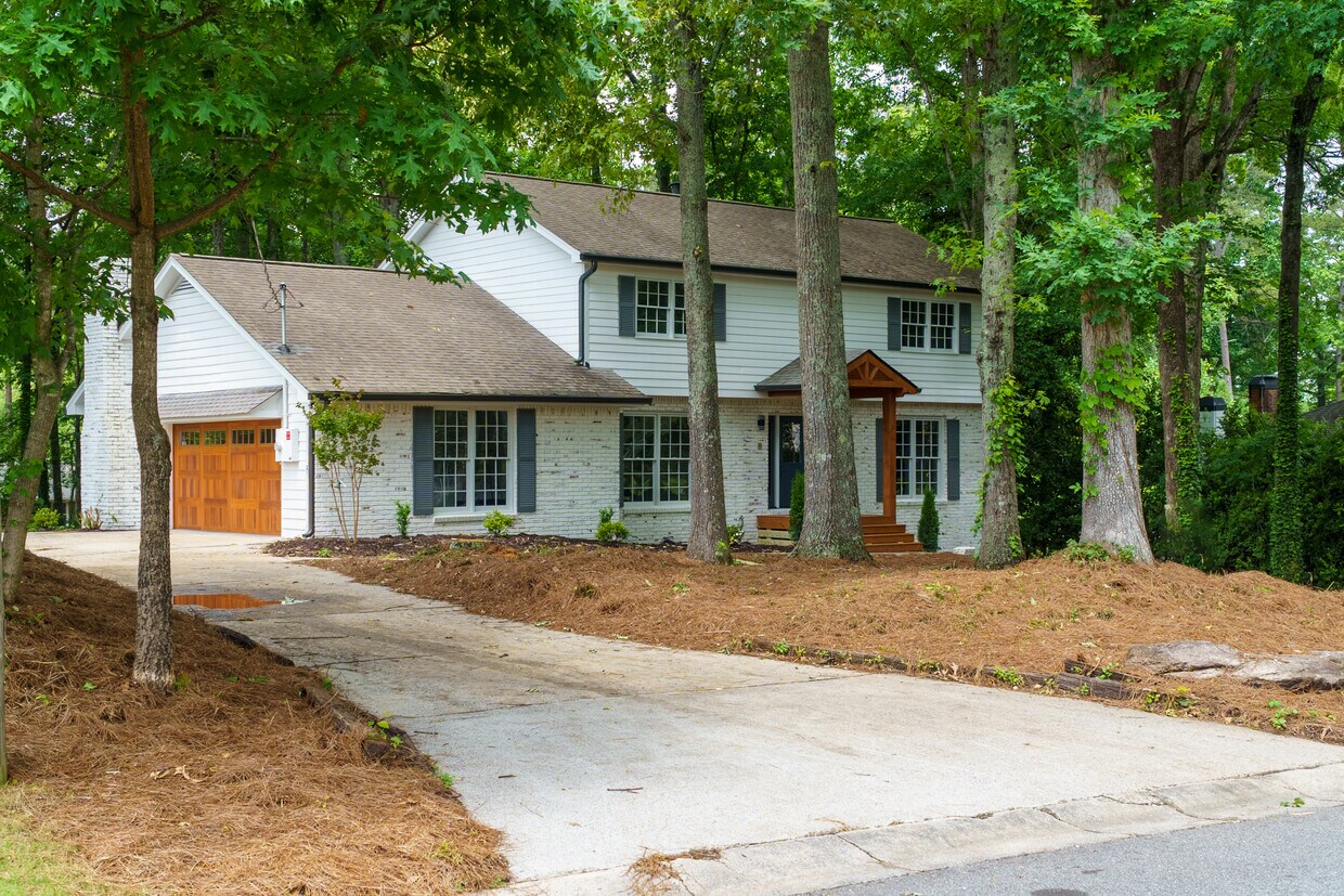 Foto principal - 280 E Valley Dr