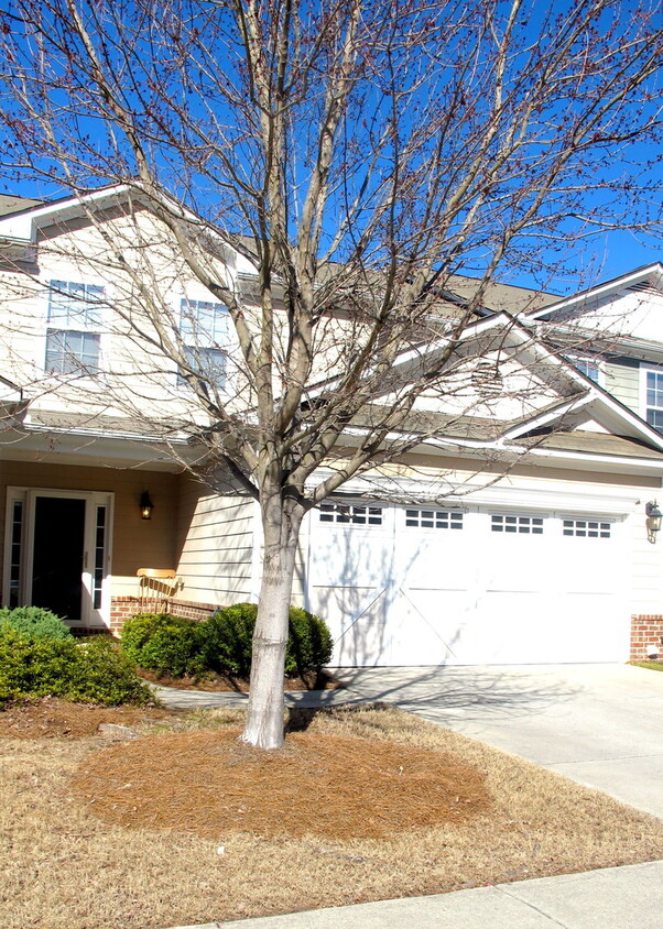 Building Photo - BEAUTIFUL 3 BEDROOM 2.5 BATH TOWN HOME AVA...