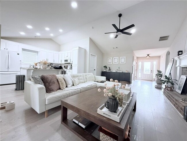 Foto del edificio - 138 Livingston Ct