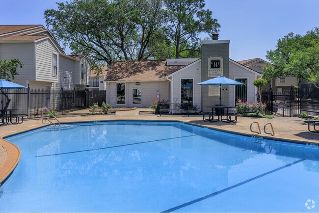 Pool - Waverly Apts