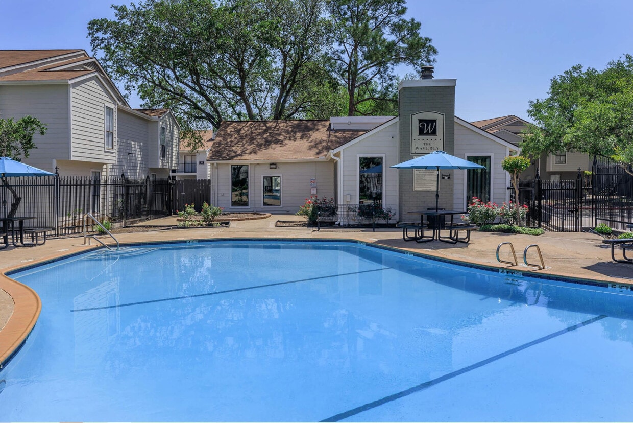 Pool - Waverly Apts