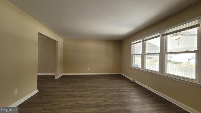 Building Photo - 2412 W Colonial Dr