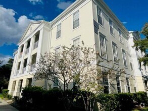 Building Photo - 221 Longview Ave