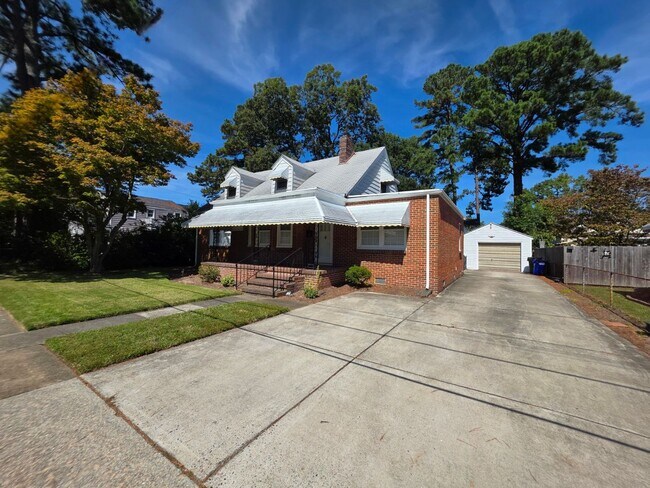 Foto del edificio - Charming brick ranch in Ellsworth