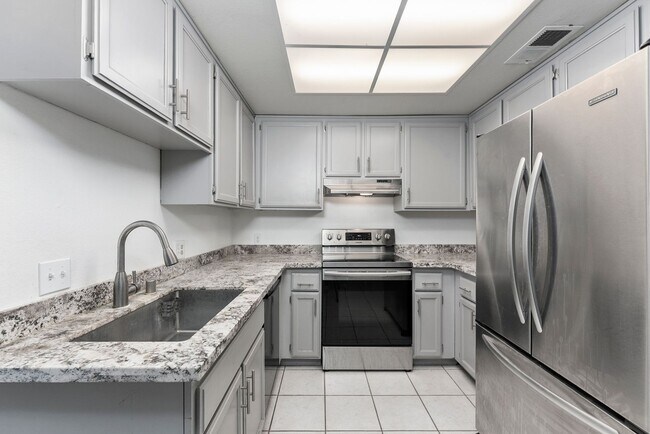 Foto del edificio - Charming 2 Bedroom 2 Bath Duplex