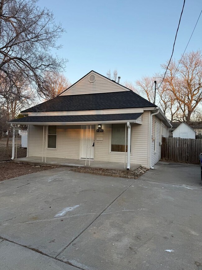 Foto del edificio - Charming & Updated 2-Bedroom Home in Heart of Olathe!