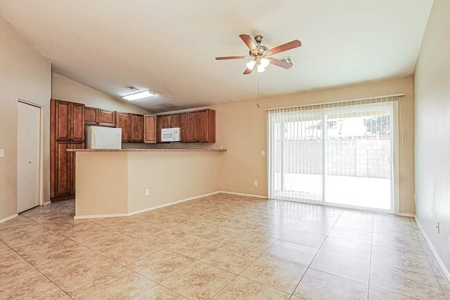 Foto del edificio - 8425 W Coronado Rd