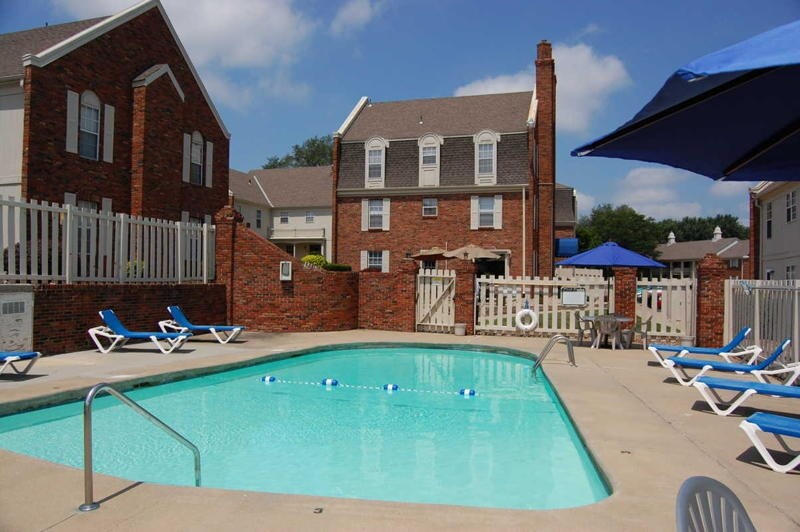 London Towers Apartments Gladstone, MO