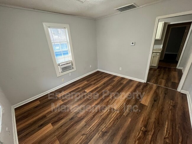 Building Photo - 677 Buntyn St