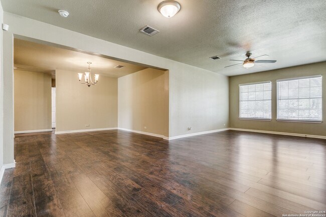 Building Photo - 4-BEDROOM TERRELL HILLS HOME ON CORNER LOT