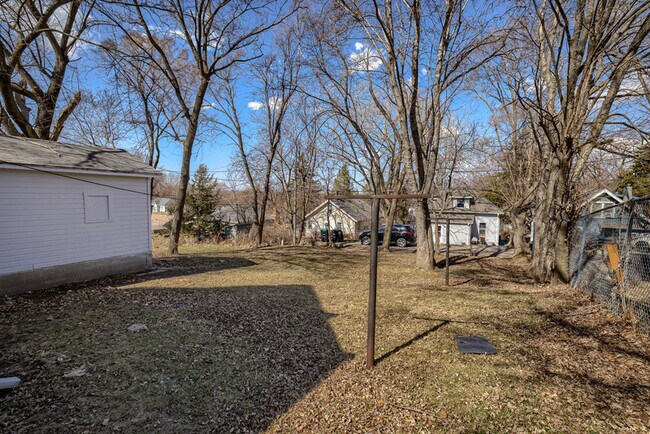 Building Photo - 6524 Maple St