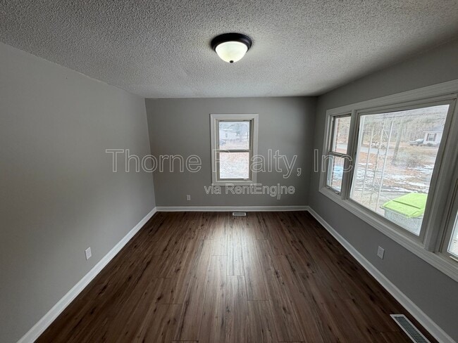 Building Photo - 303 2nd St