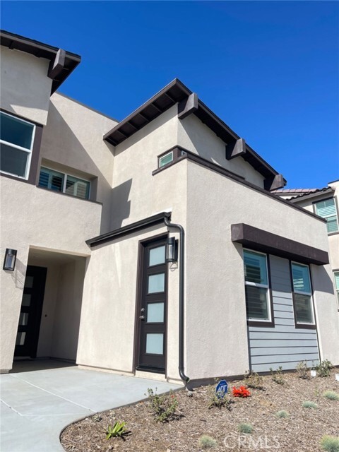 Primary Photo - 15658 Caterpillar Dr