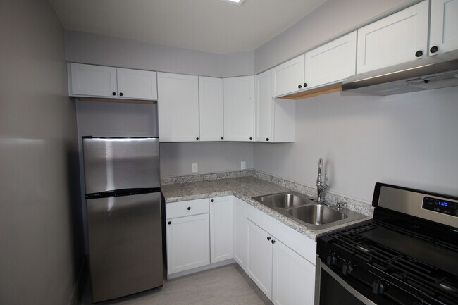 Building Photo - 1412 Shelby St
