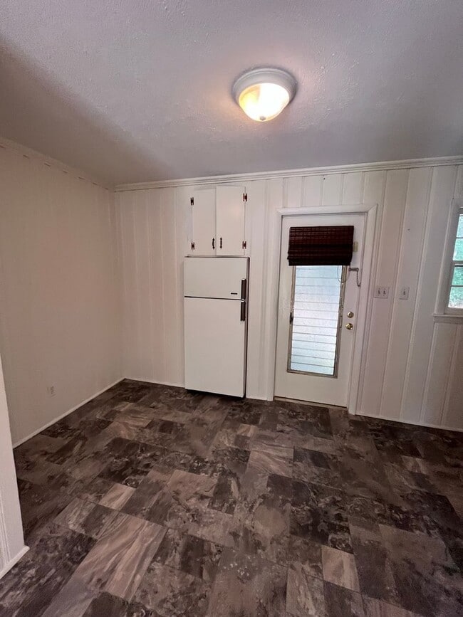 Building Photo - Elm Avenue (13001), Laurinburg, NC 28352